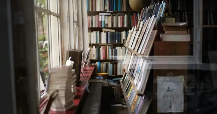 周濂：AI永远无法代替我们思考｜刀锋图书奖推委2025阅读图景