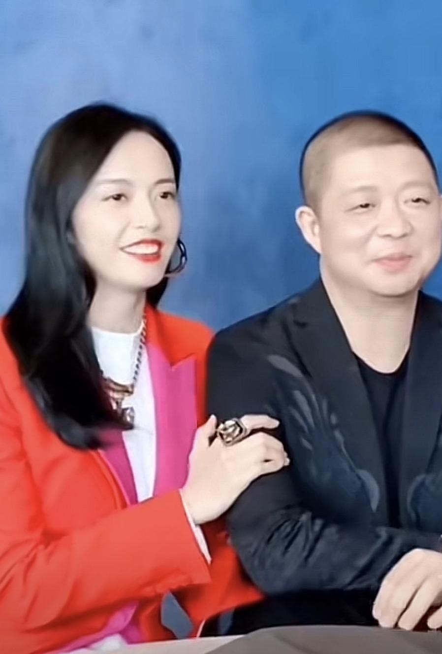 最反常识的是：他们不是“刚离”，而是“离了很多年才说”。
你品品，官宣节点卡在