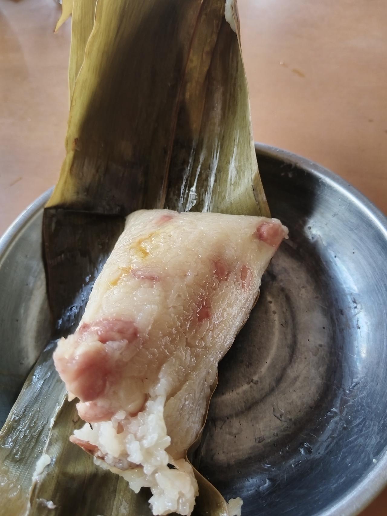 长大了，姐妹已经不同城市生活了20多年！

姐姐觉得端午节快到了，包了家乡的咸肉