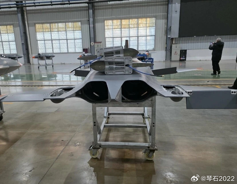 TM300超音速隐形无人机外网报道已经量产的TM300远程打击无人机，战斗部10