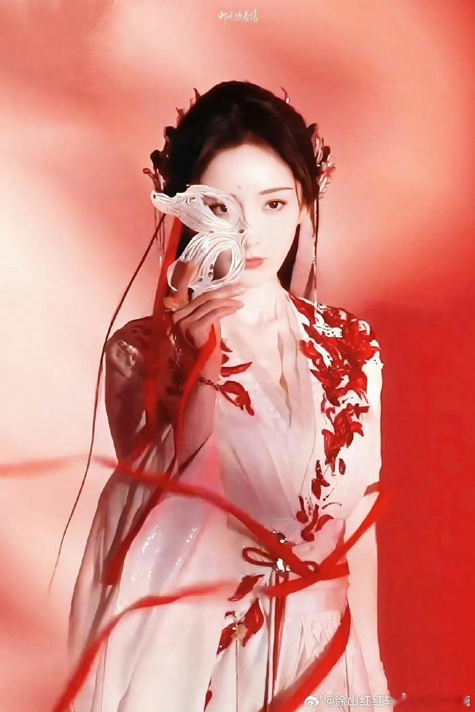 #杨幂彼岸花白衣#《狐妖小红娘月红篇》中杨幂的红线牵海报惊艳到了，她穿着彼岸花白
