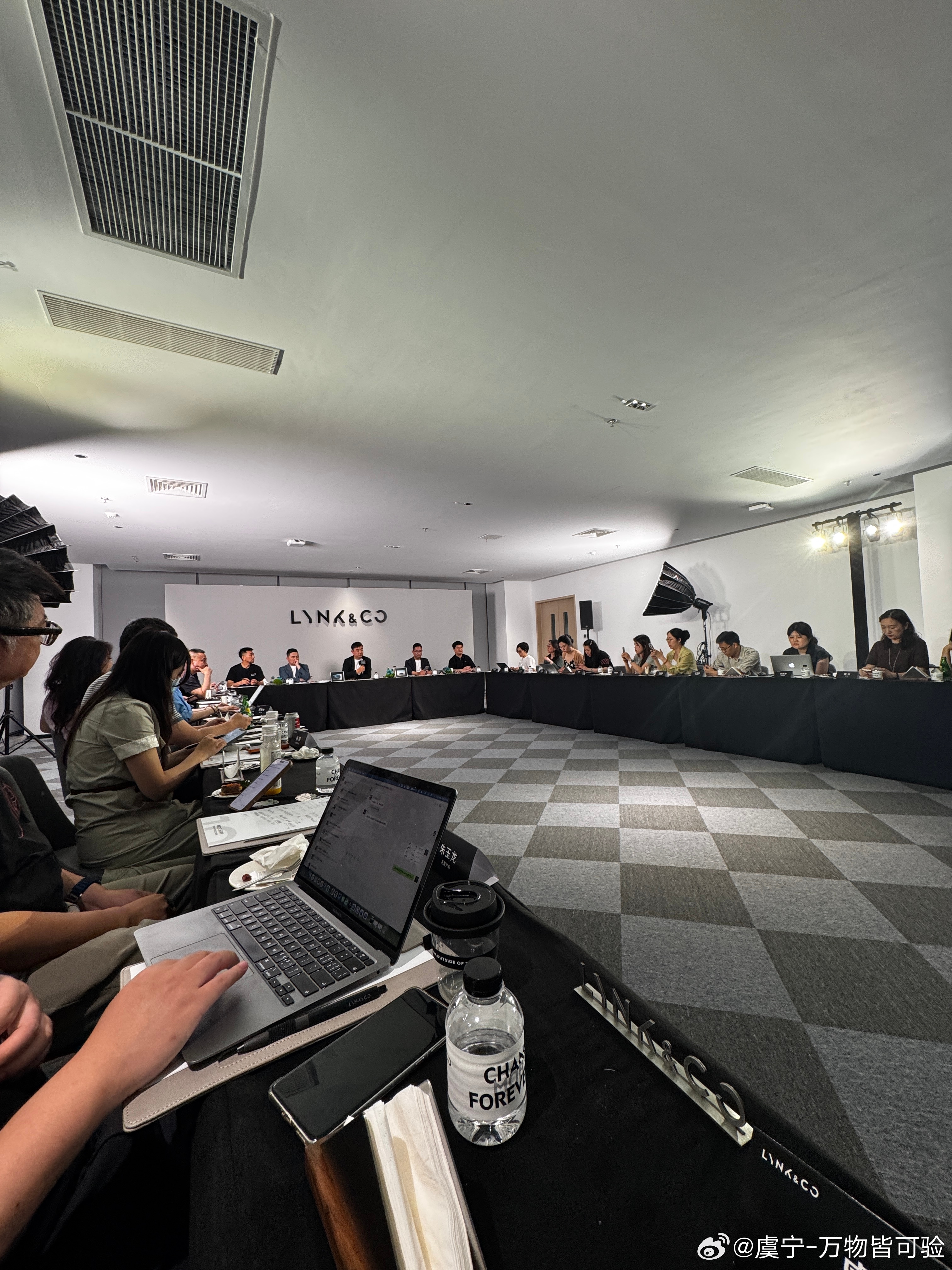 领克10和10+上市结束以后参加采访谈到汽车行业每个月N多新车上市车企们很卷林总