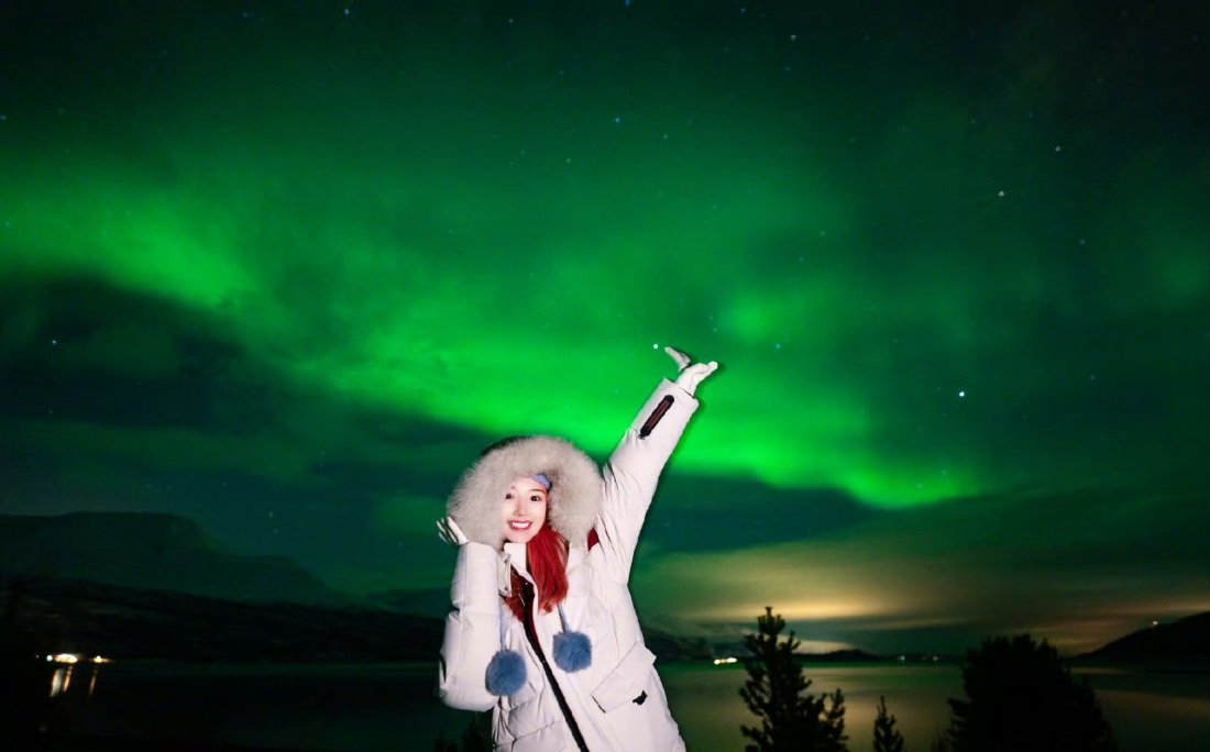 所以注定要让姐毛晓彤看到极光的，此时宜看极光，好运会像极光一样降临