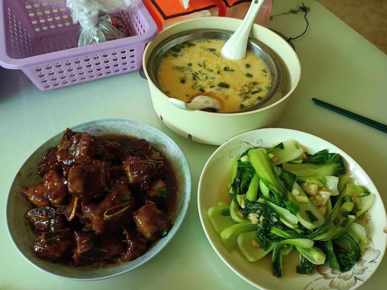 今天回来喽！
妈妈炒了菜
太香了！