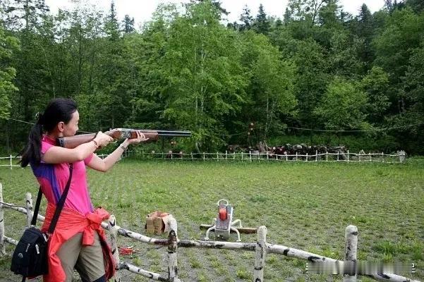 齐齐哈尔市青松山狩猎场是我国对外开放的第一座全封闭型山鸡狩猎场。位于齐齐哈尔币北