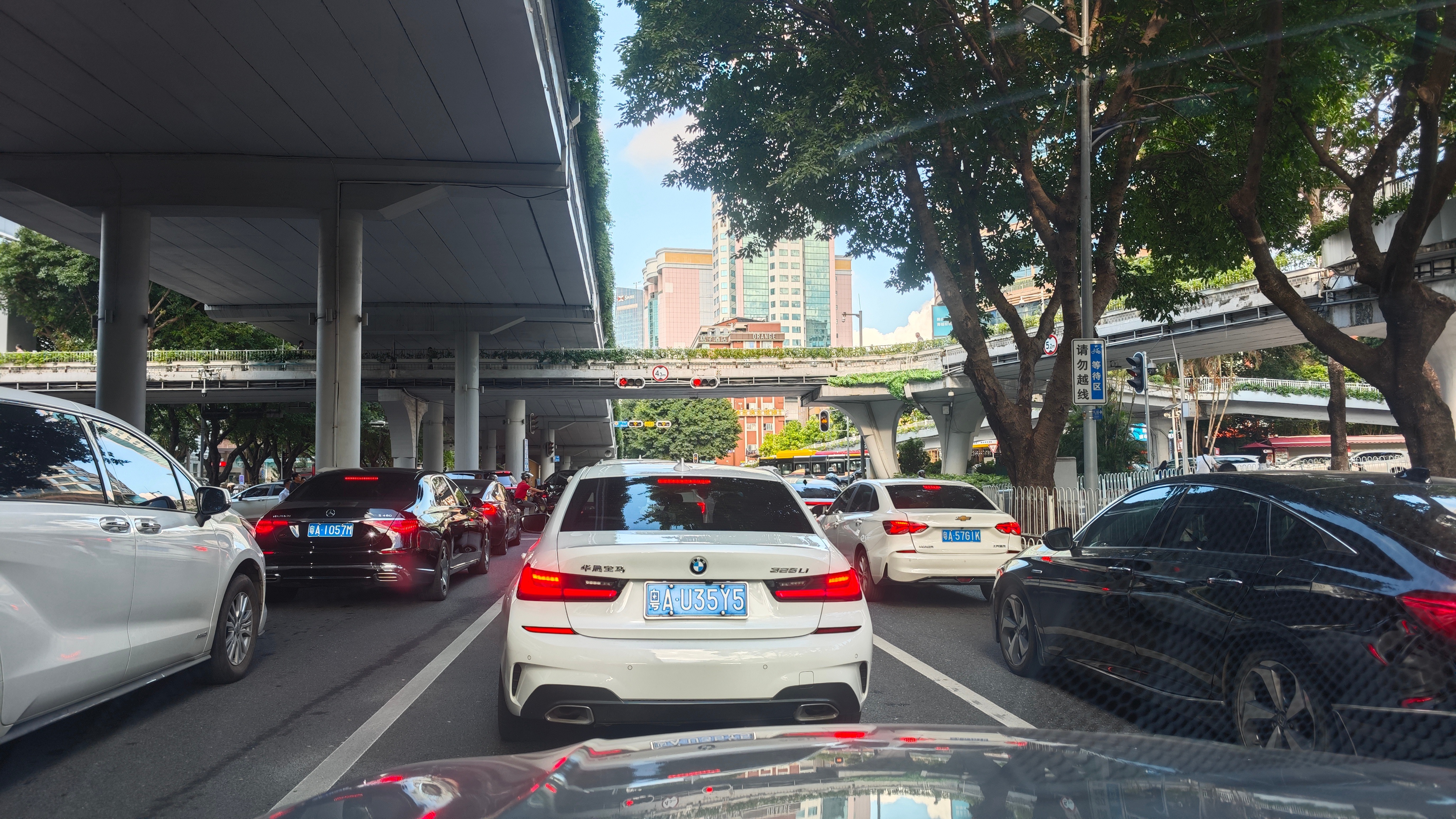高峰期，要赶时间，真的是没苦硬吃[允悲] ​​​