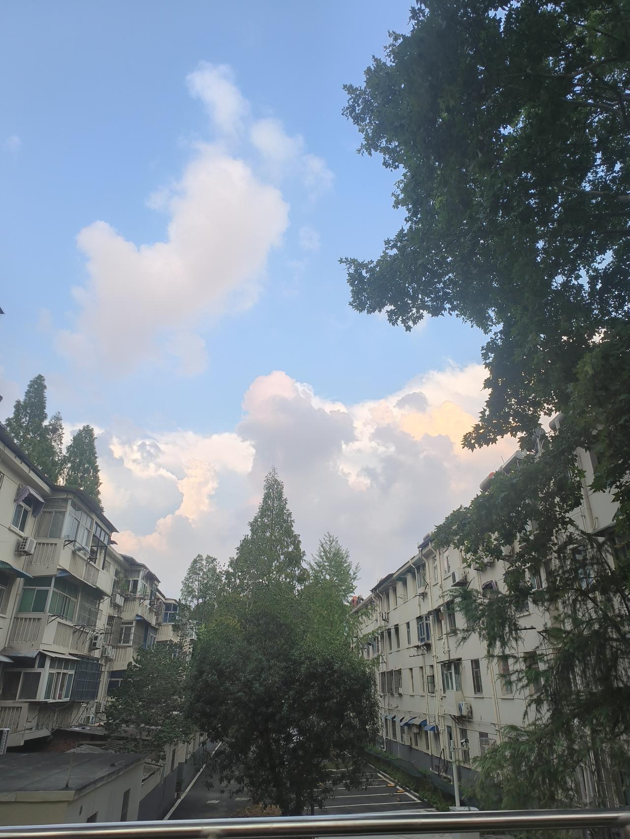 夏天的云也是一幅美景！