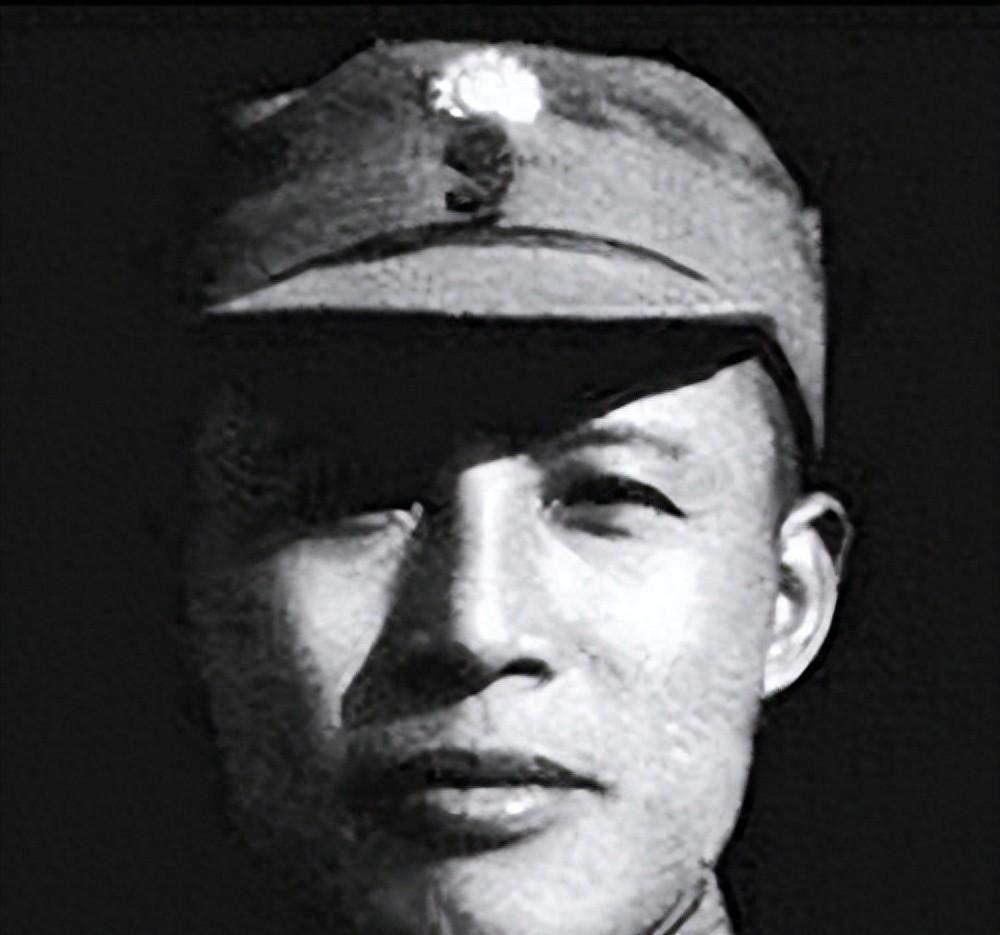 北方局下令吕正操团拆分，官兵集体反对，坚持服从上级指示，这一决策将如何影响士气？