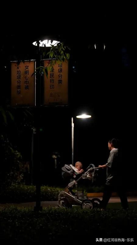 有孩子了以后想要找个好保姆的寻找方式，和寻找对象的方式是差不多的。
一个方式就是