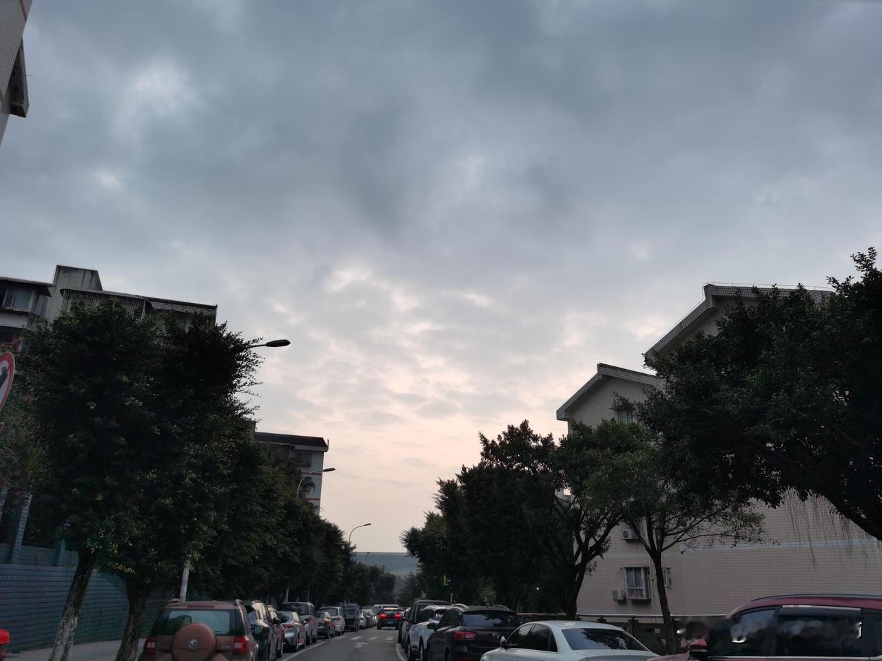 年底了，我和老公查了一下家里的存款，不查不知道，一查吓一跳。我每个月工资 600