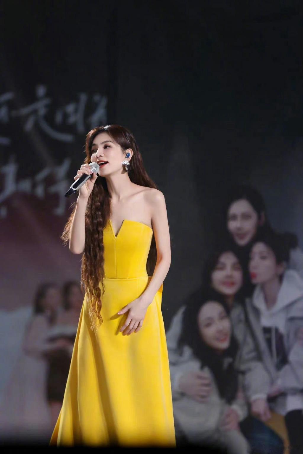 #ella说我42了还在唱跳# 只要心不老就永远年轻，而且咱长得这么漂亮，必须继