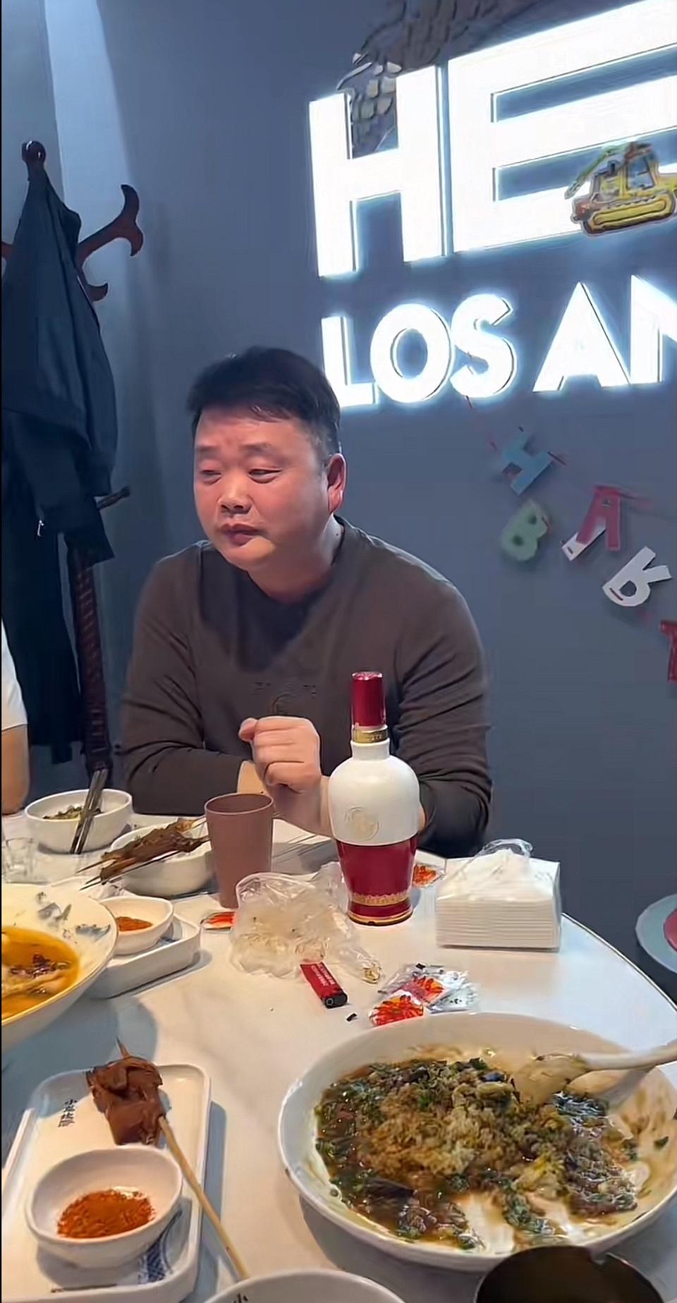 沛县兆主任，喝指导价1499元五粮液1618的局，居然安排在小龙坎？这反差我是真