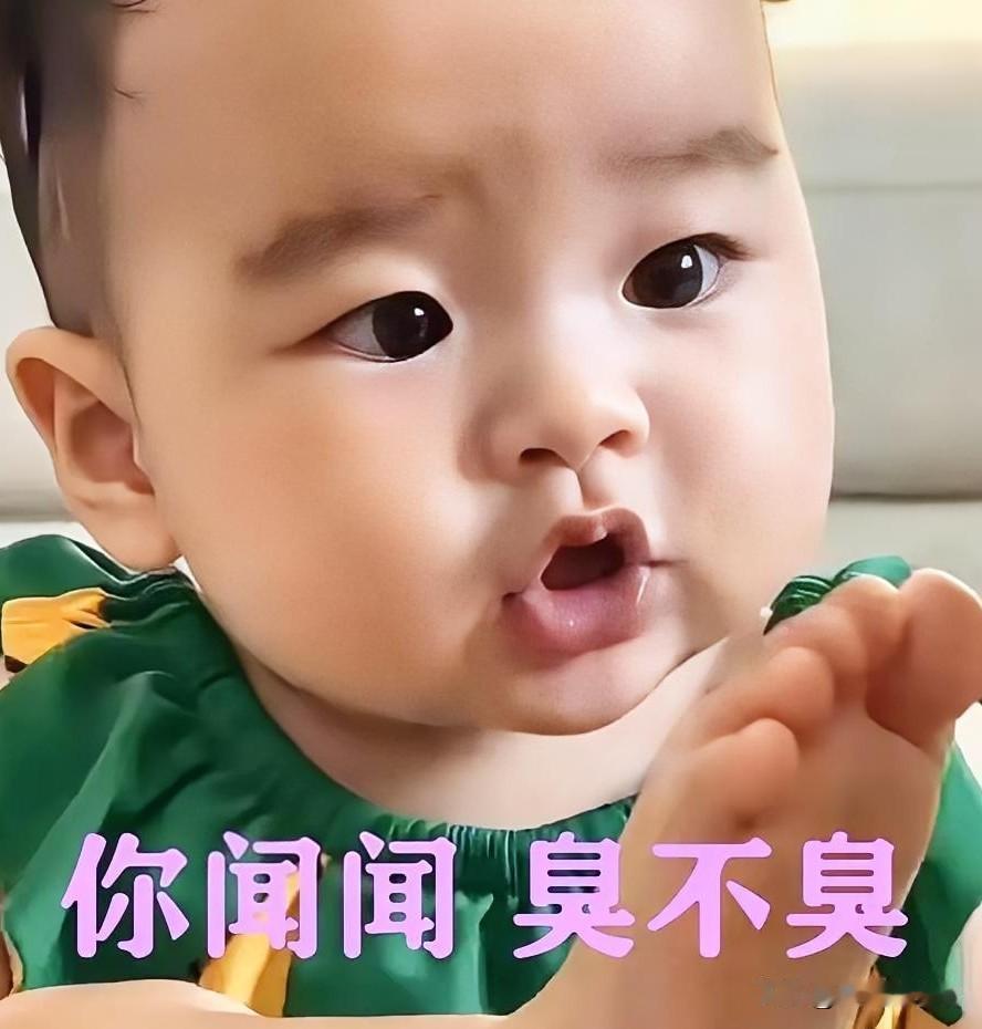 晒图笔记大赛 最近全网都被小汪宝刷屏了，这小家伙真是萌翻了！条纹连体衣一穿，小拳