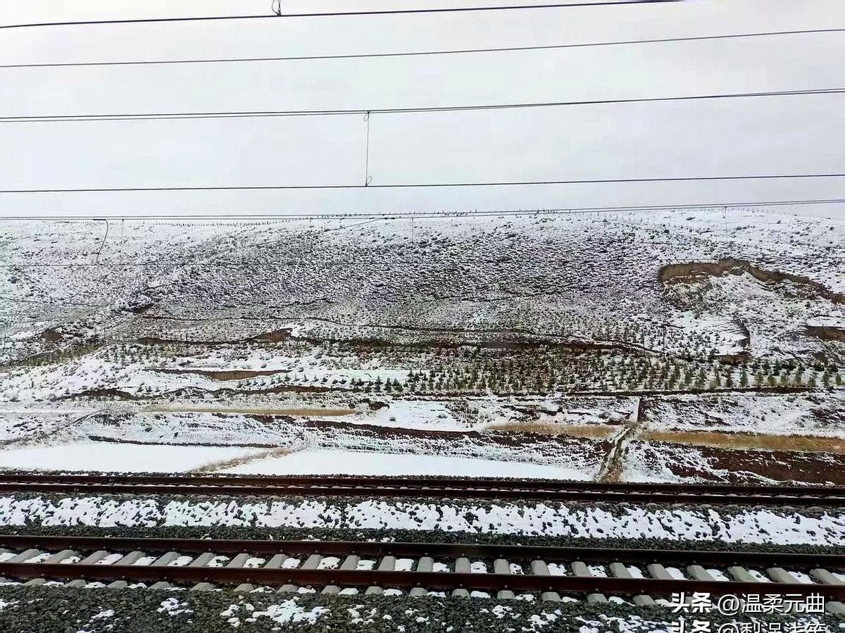 天呐，居然下雪了，这是个什么情况？

5月4号开车从武威回兰州，路上经过古浪那一