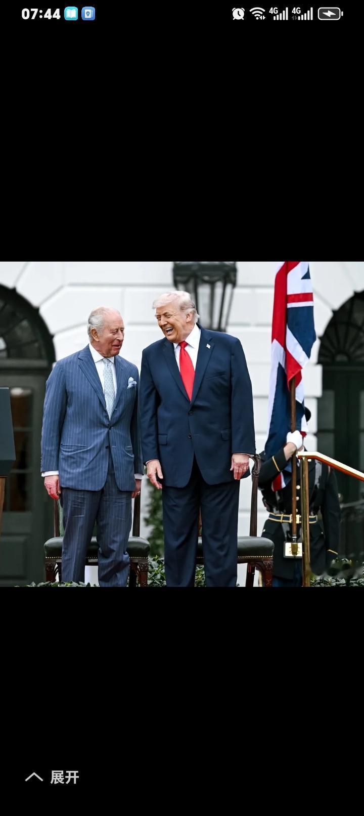 4月28日白宫晚宴上，英国国王查尔斯三世送特朗普一只二战时期英国潜艇的舰钟，这潜