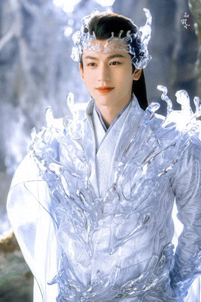 放弃电网稳定出路，非科班零基础入行！张凌赫完整演艺生涯全纪实
