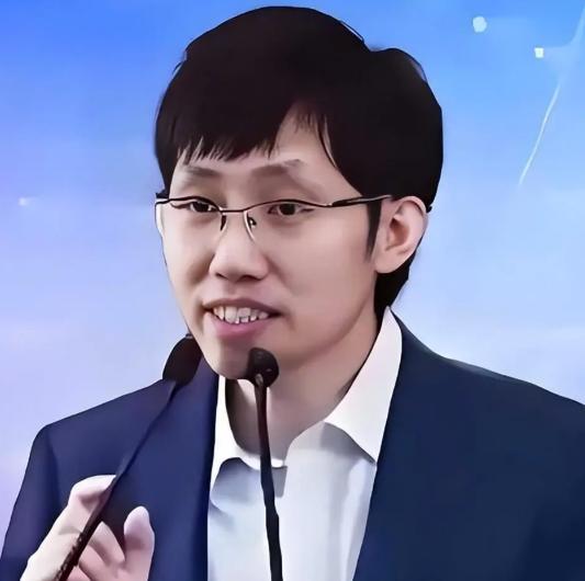 Deepseek梁文峰又上热搜了！
 
这次，不是因为他公司的技术又有新突破，而