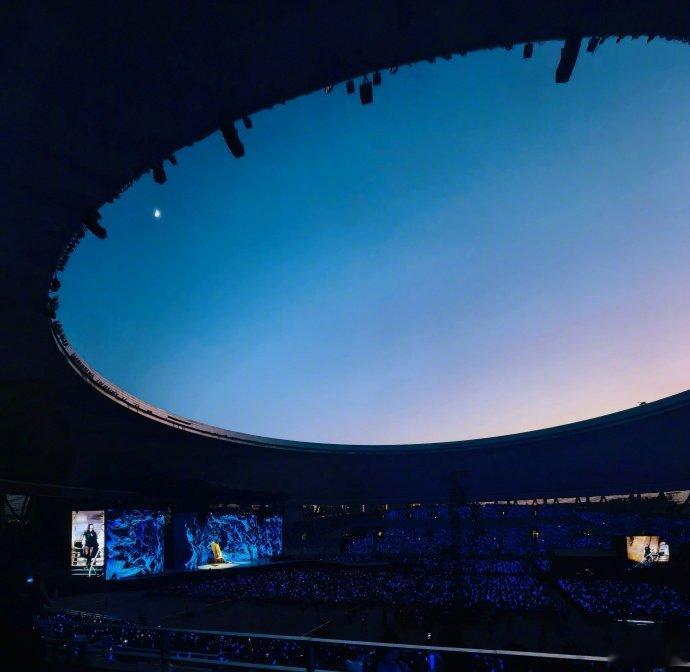 谢楠去看蔡依林演唱会 浪姐成员在蔡依林演唱会团建 浪姐团建在蔡依林成都演唱会，双