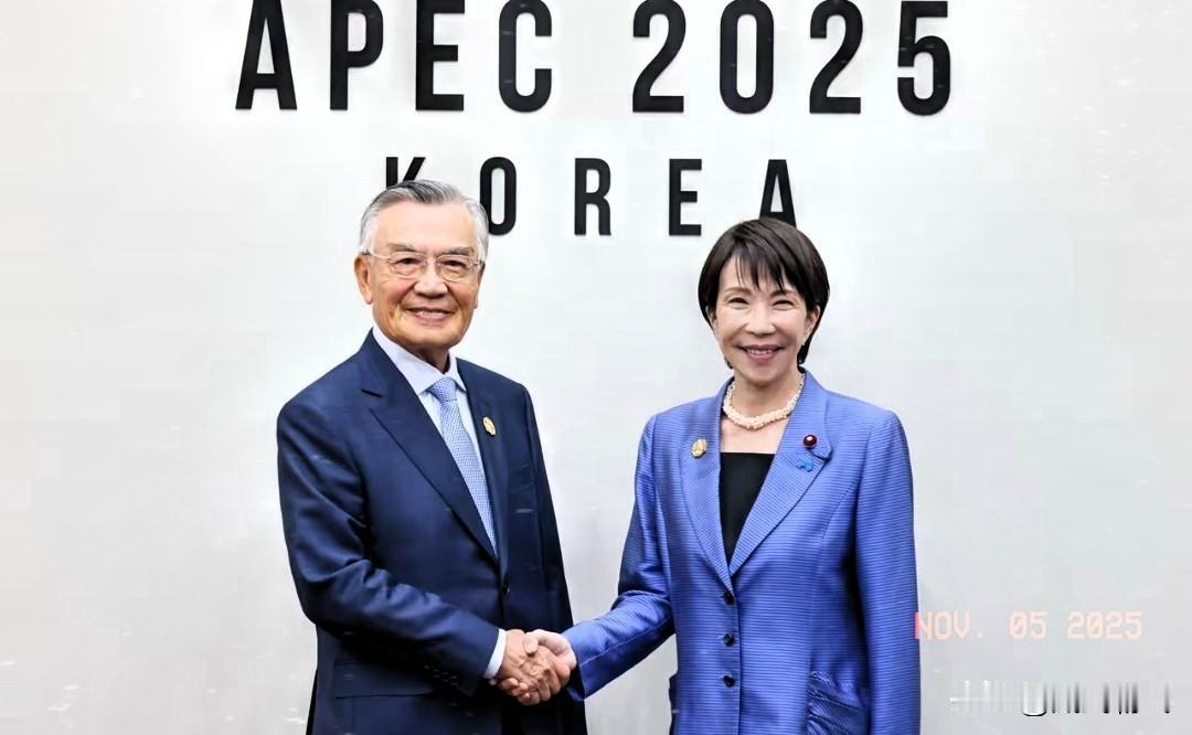 “爱来不来，谁稀罕！”
面对民进党拒接APEC的“嚣张”叫板，大陆这边的回应大概