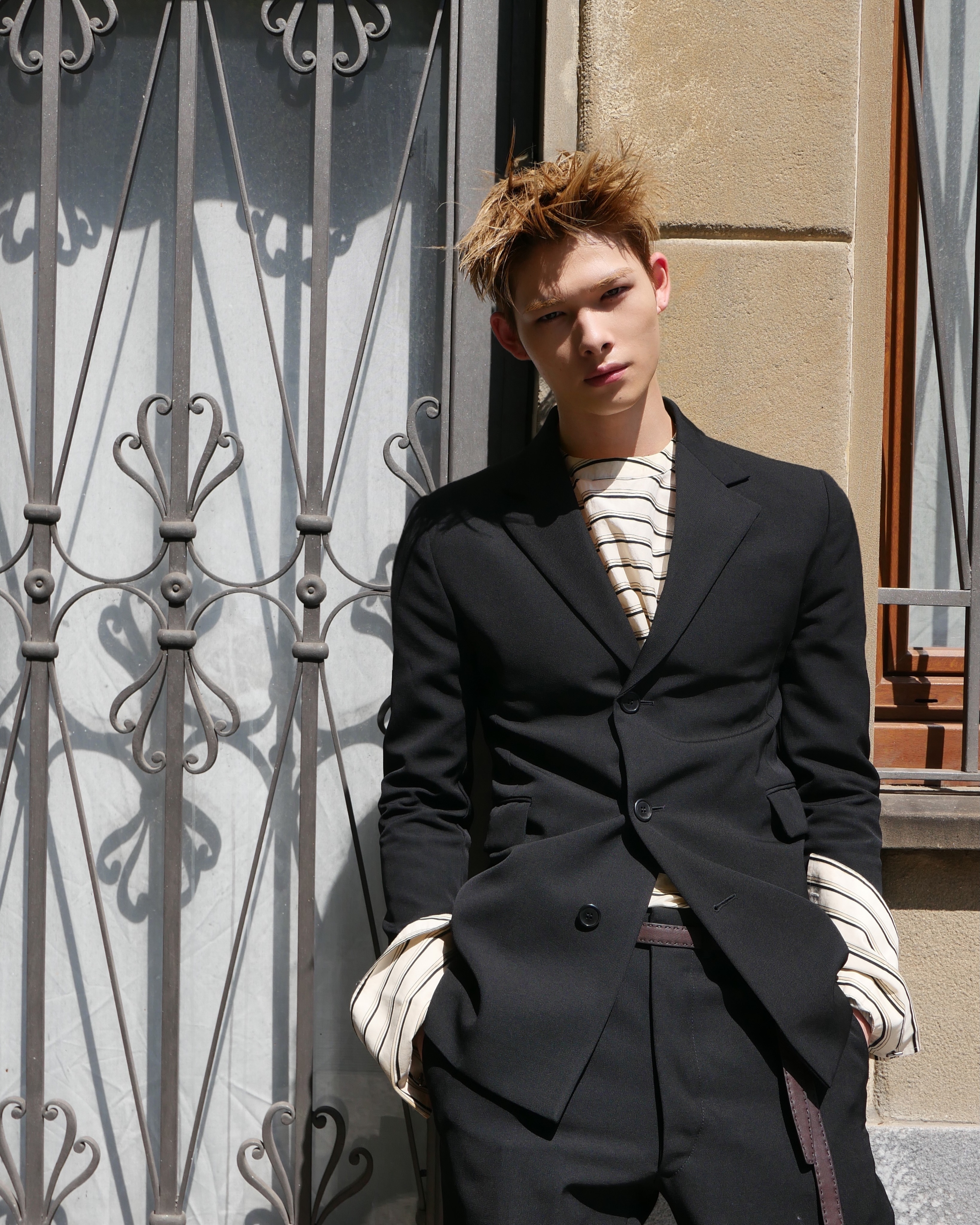 日本歌手 、男团 ENHYPEN 成员NI-KI 西村力单人身穿 Prada 秋