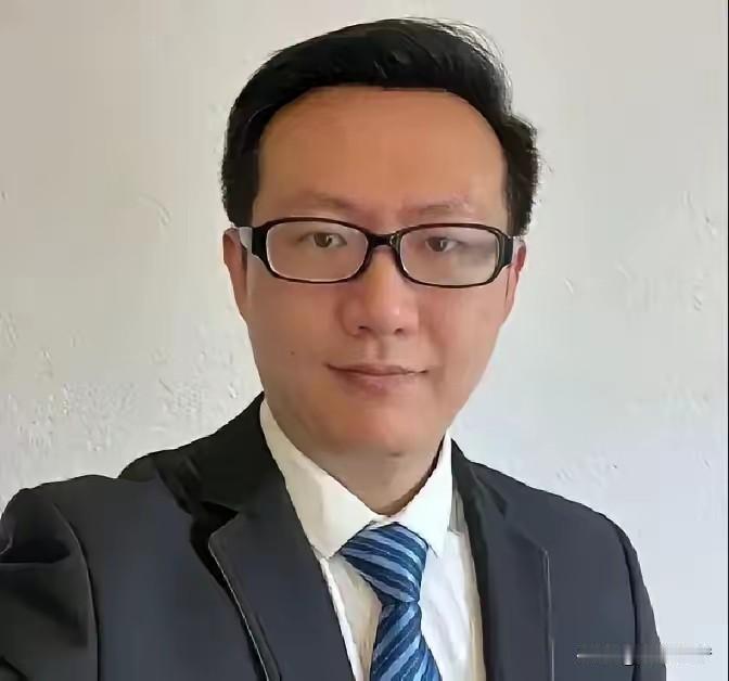 2022年，留美博士李旭明，人前温和友善待人，被邻居吵到了，由于沟通无果，他决定