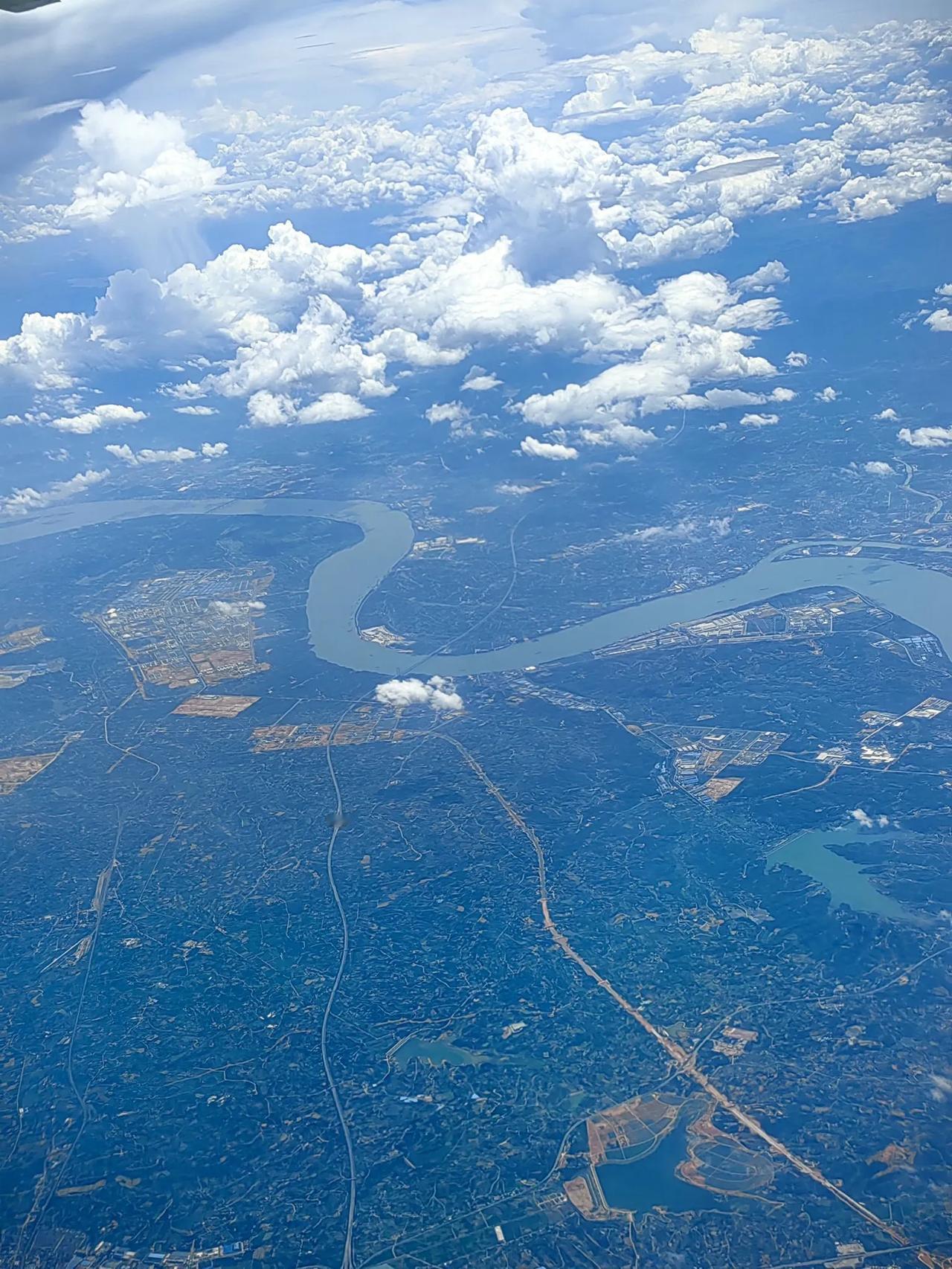 最近遇到几个咨询的，案情倒是很简单，无非就是租赁纠纷，民间借贷纠纷，委托合同纠纷