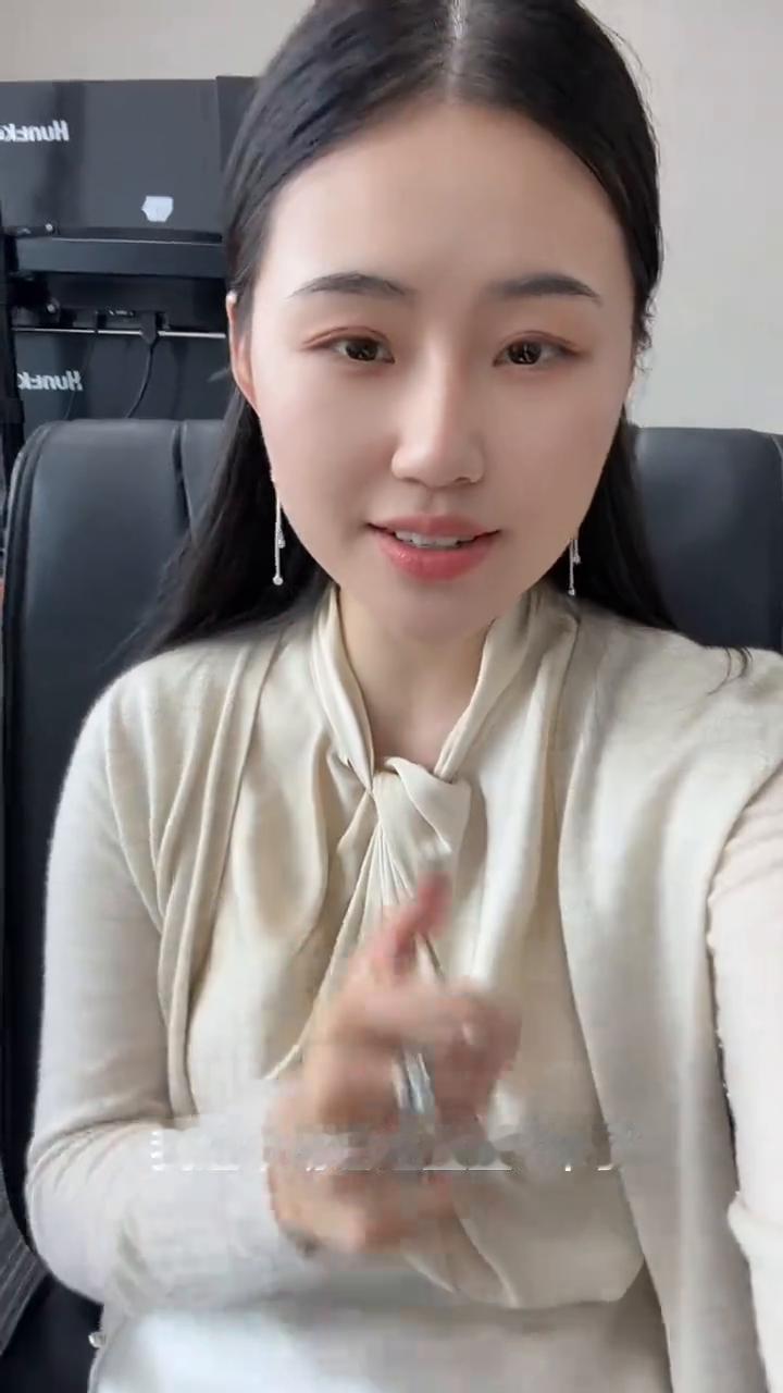 今天我进市场已经整整七年了，今天这一跌又把我跌成个新兵蛋子了，我真是醉了。这到底