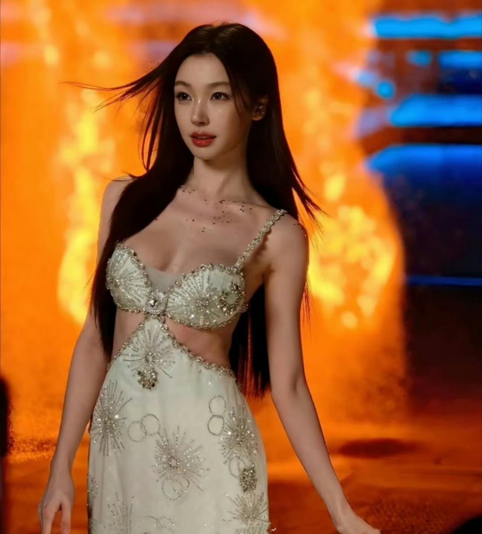 易梦玲怪不得那么火，这身材谁看了不迷糊，不得不说胡彦斌眼光真好 