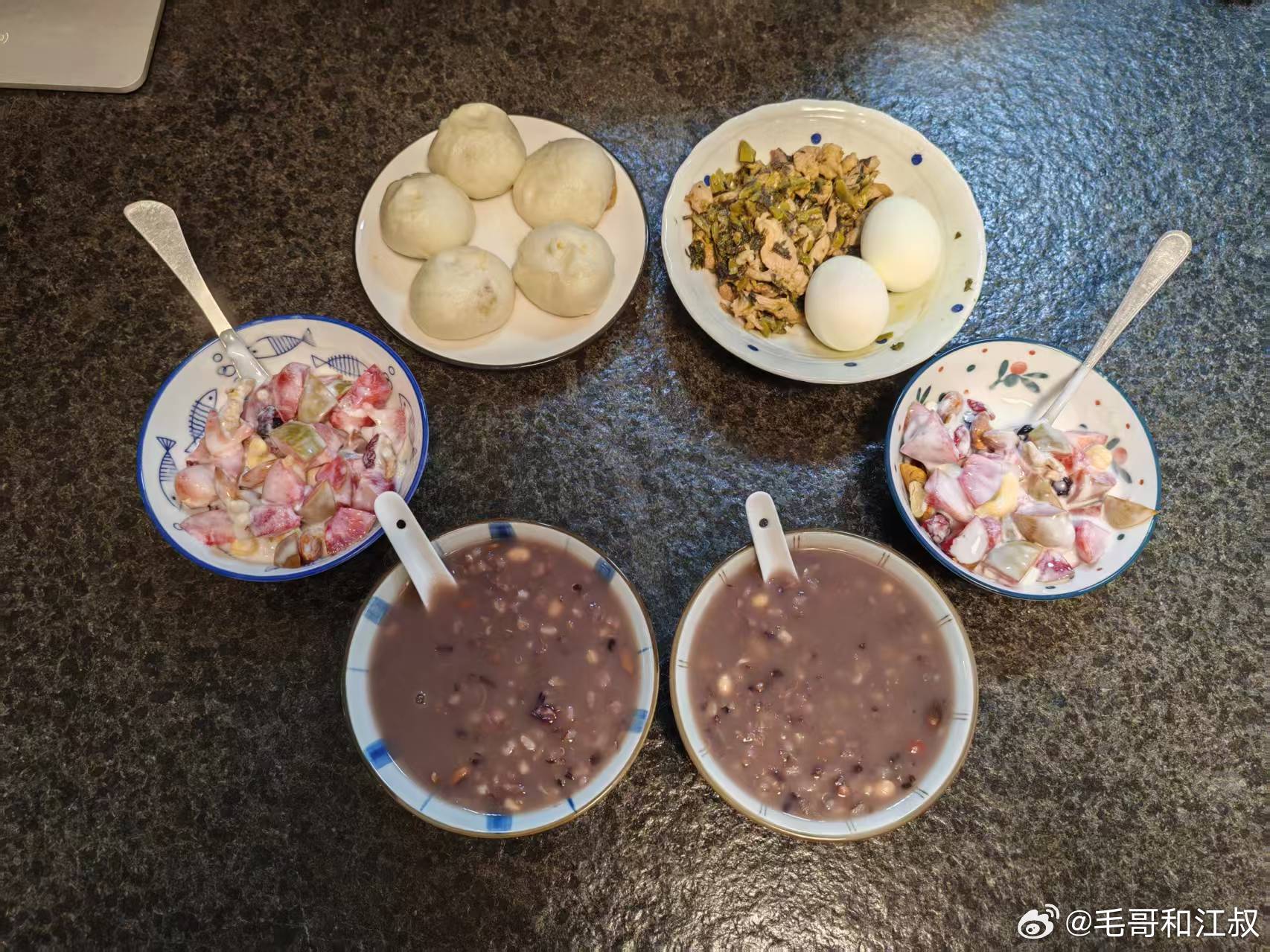 我做好晚饭，左等右等江哥不回家。等江哥回来，我质问江哥：“你晚上7点多要去练拳，