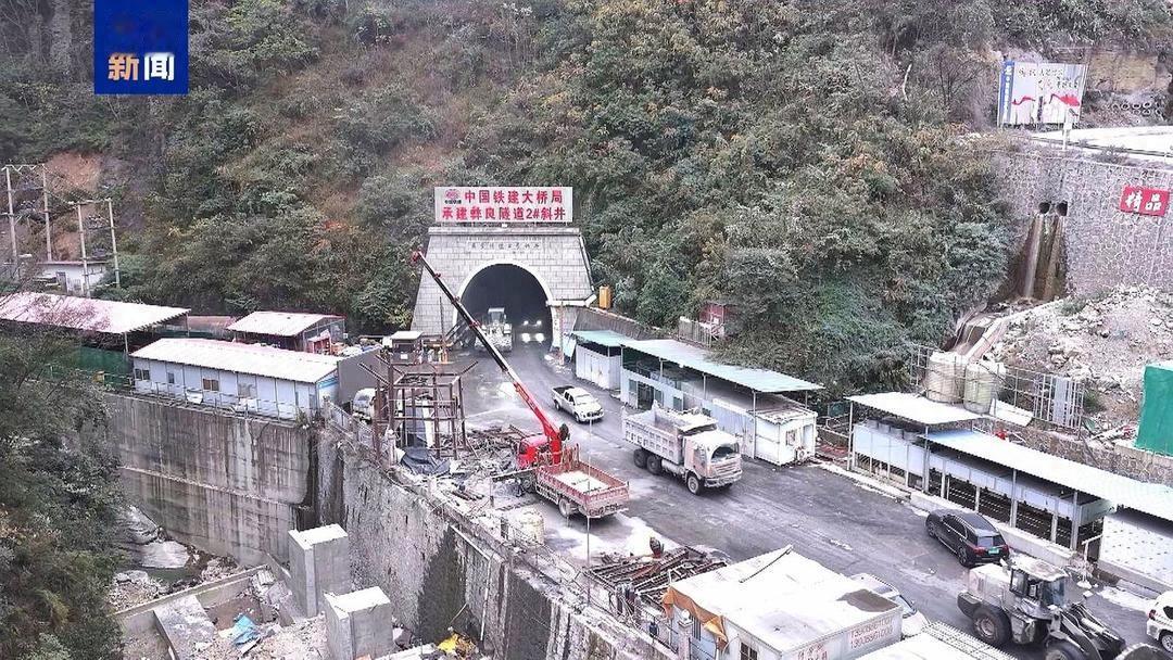 我国时速350公里高铁最长隧道贯通