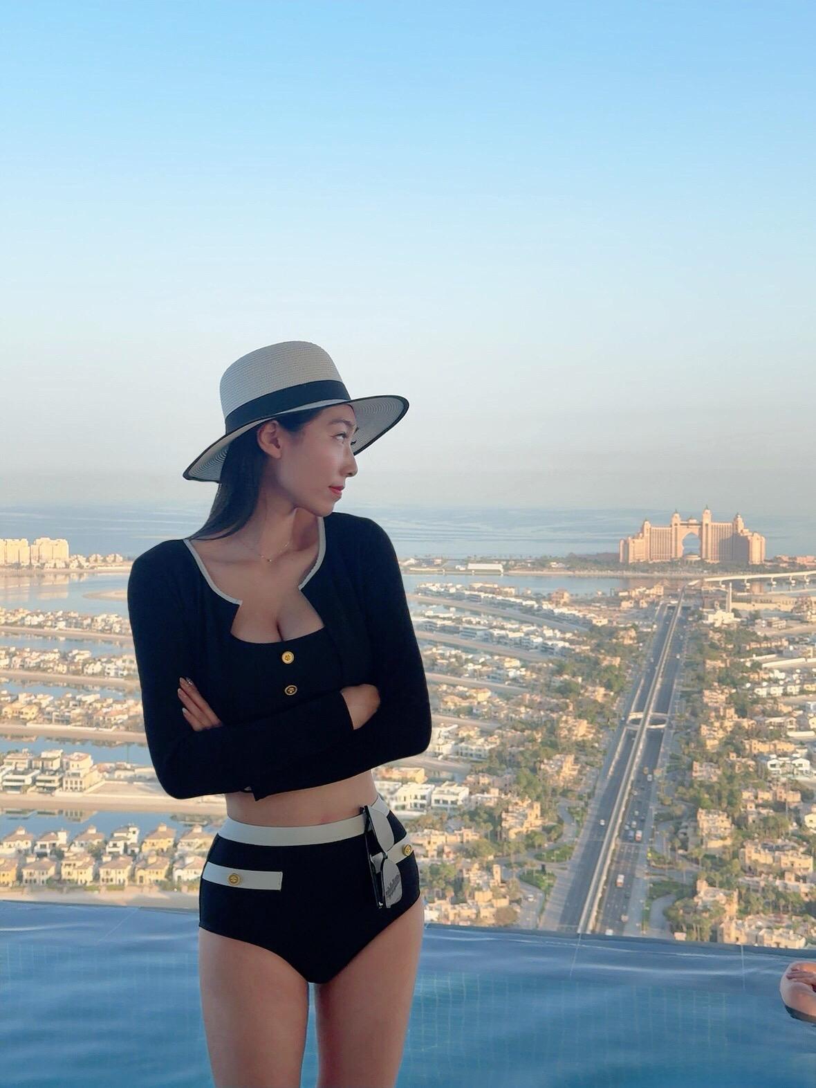 上热门 御姐 美女 穿搭 泳衣