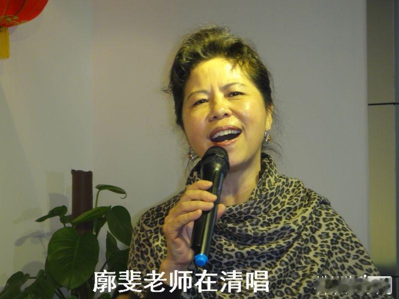 钟情《心中的玫瑰》，是怀念亦是抒怀。生活拾掇