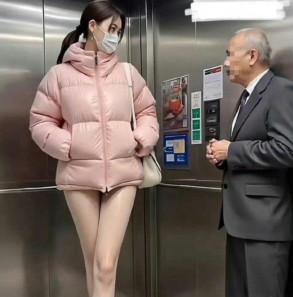 这是这位爷爷的孙女？看着咋不像呢… ​​​