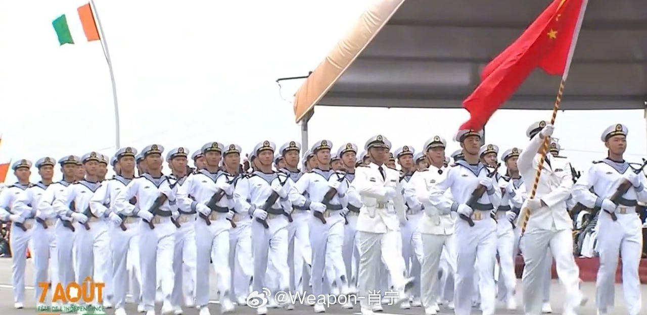 #兵器影像[超话]# 驻吉布提解放军某部阅兵方队参加庆祝科特迪瓦独立64周年阅兵