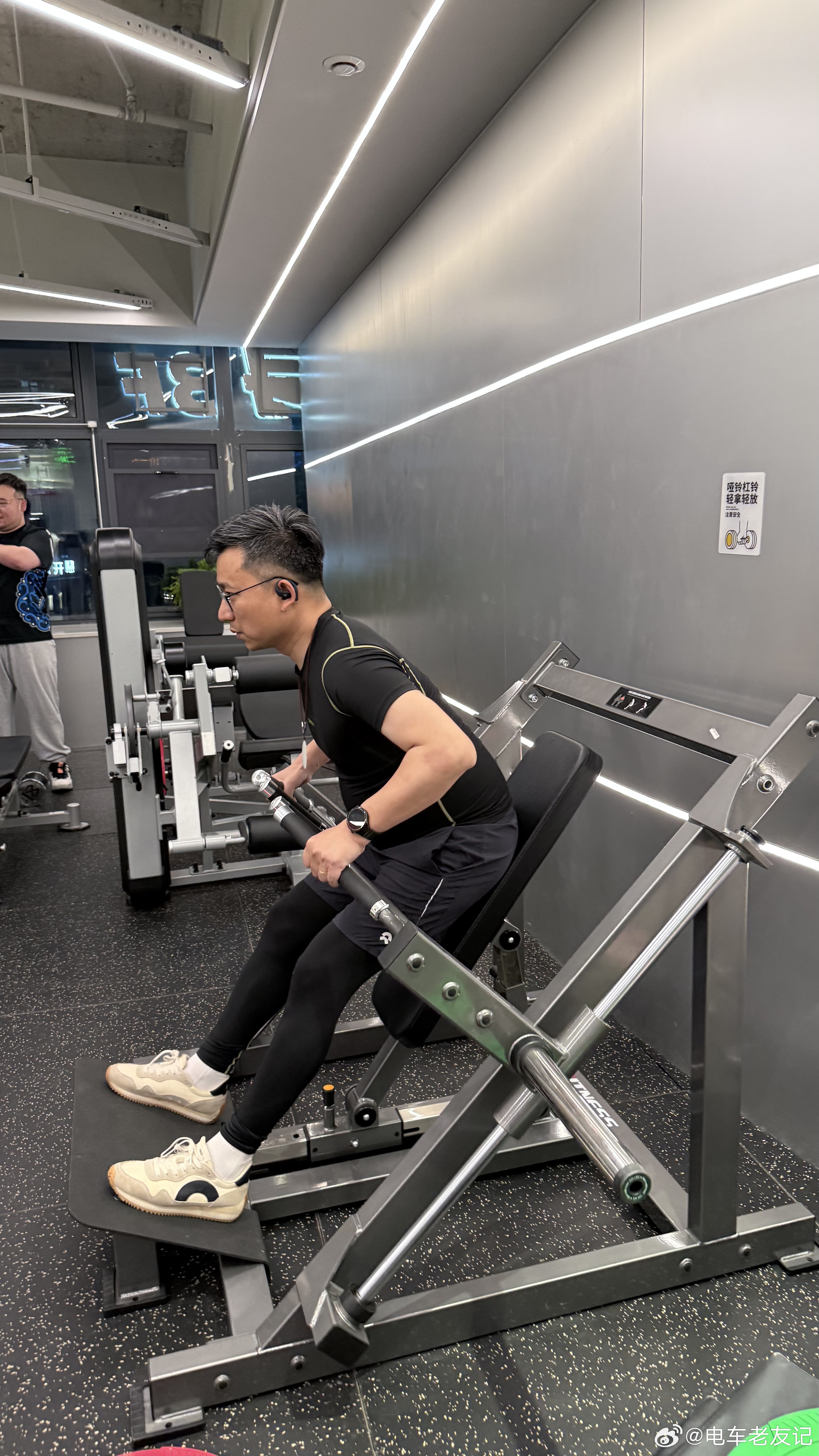 自律的生活就从在练二的第一堂课开始吧！今天先练力量，爆发，划船没想到不做有氧也能