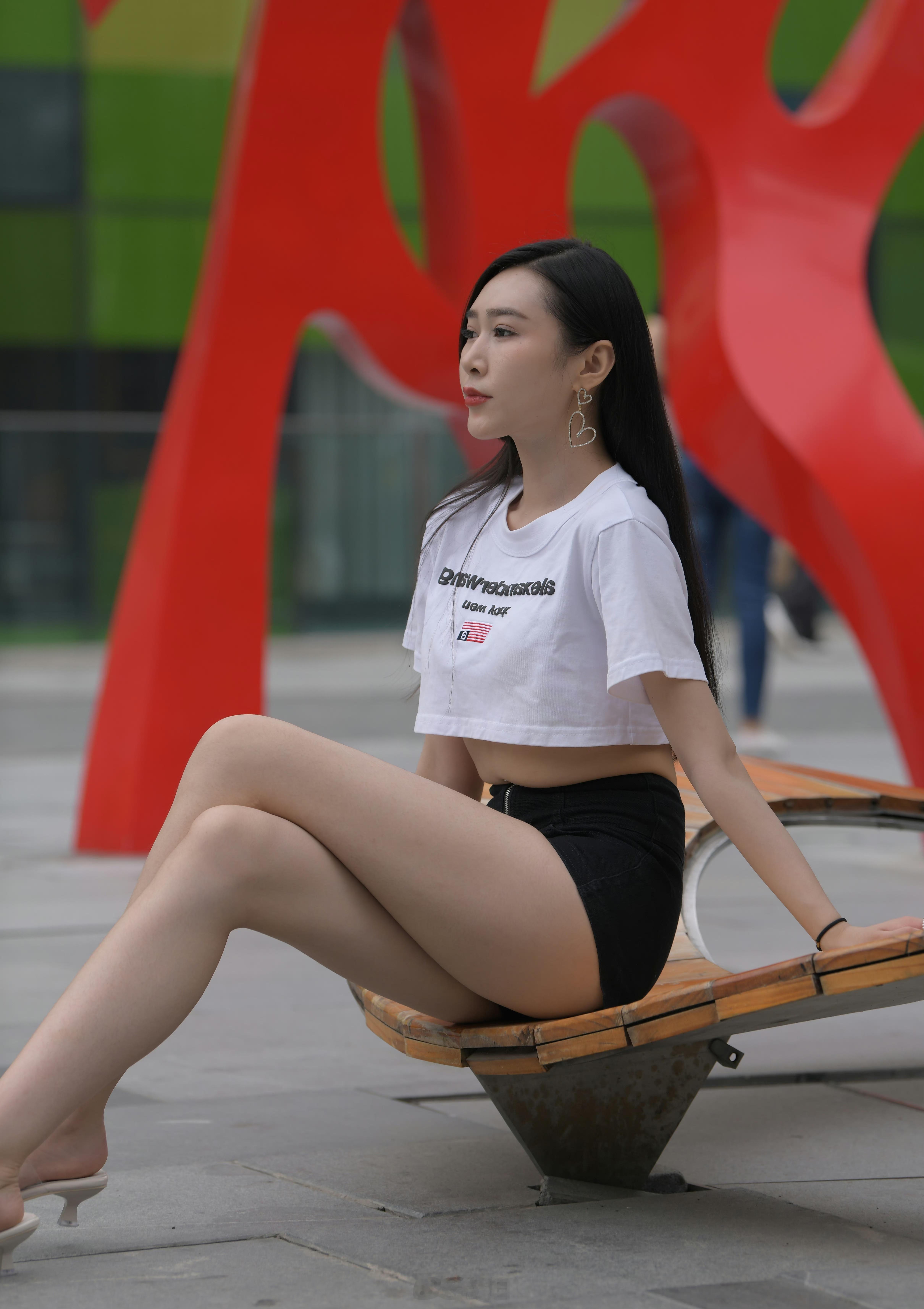 小姐姐的头发又黑又直 ​​​