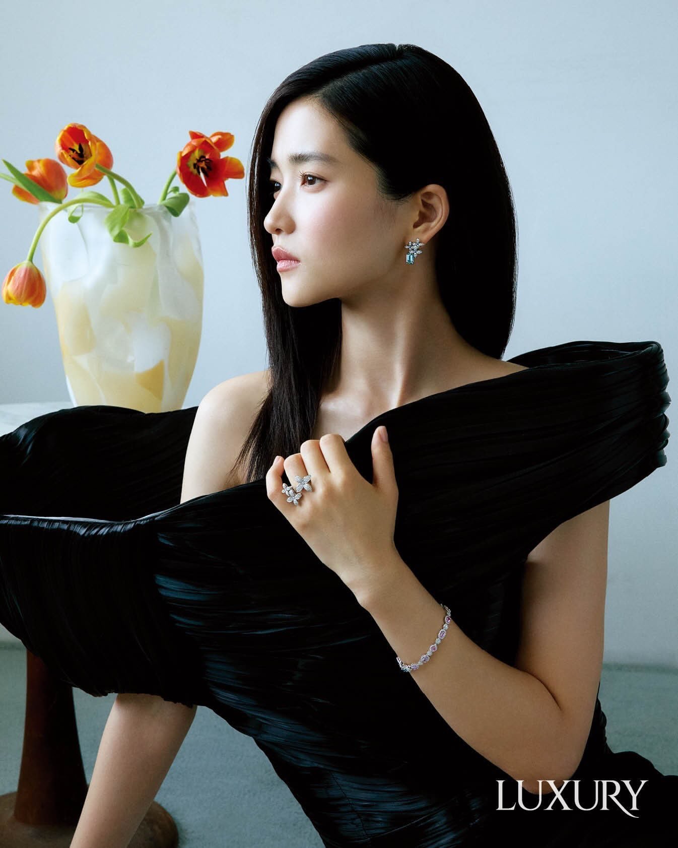 金泰梨为《Luxury》杂志2026年10月号拍摄的写真照 [彩虹屁]（与Gol