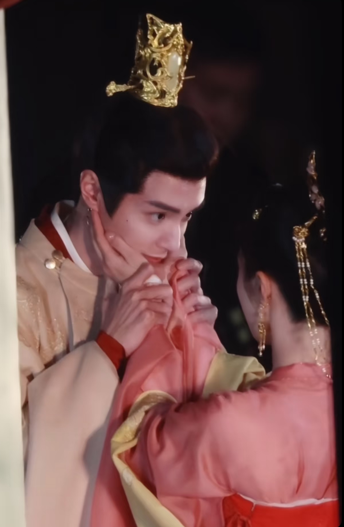阴湿味最容易出张力，明明历史向里95好嗑的很，游戏里荔枝也是唯一没害过媚娘的，不