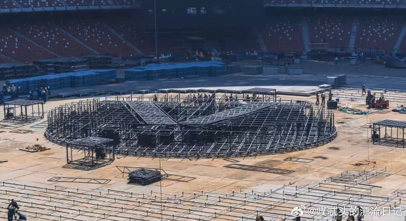 张杰鸟巢演唱会搭建vlog张杰演唱会搭建vlog从无到有，从平凡到盛大，这就是属