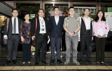 全岛没人敢说的实话，被台湾最小政党当众捅破！只剩1名领薪党工，却守住民族底气。