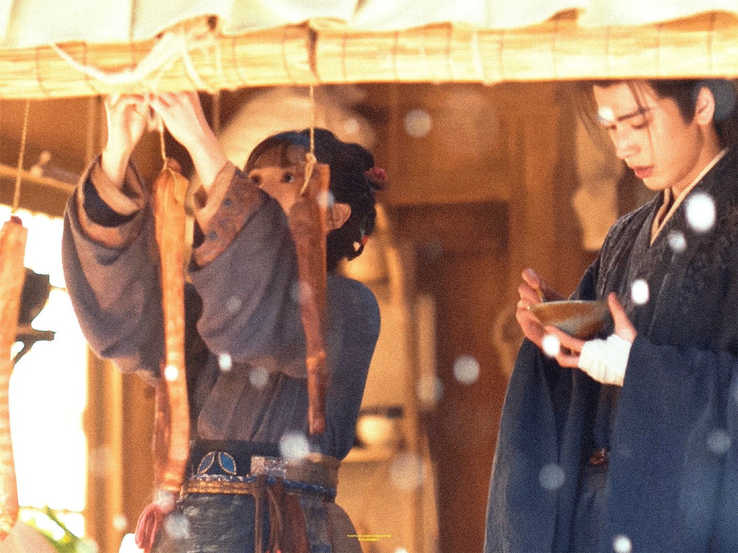 田曦薇张凌赫经纪人什么仇什么怨逐玉男女主同框都要加排名不分前后田曦薇张凌赫经纪人