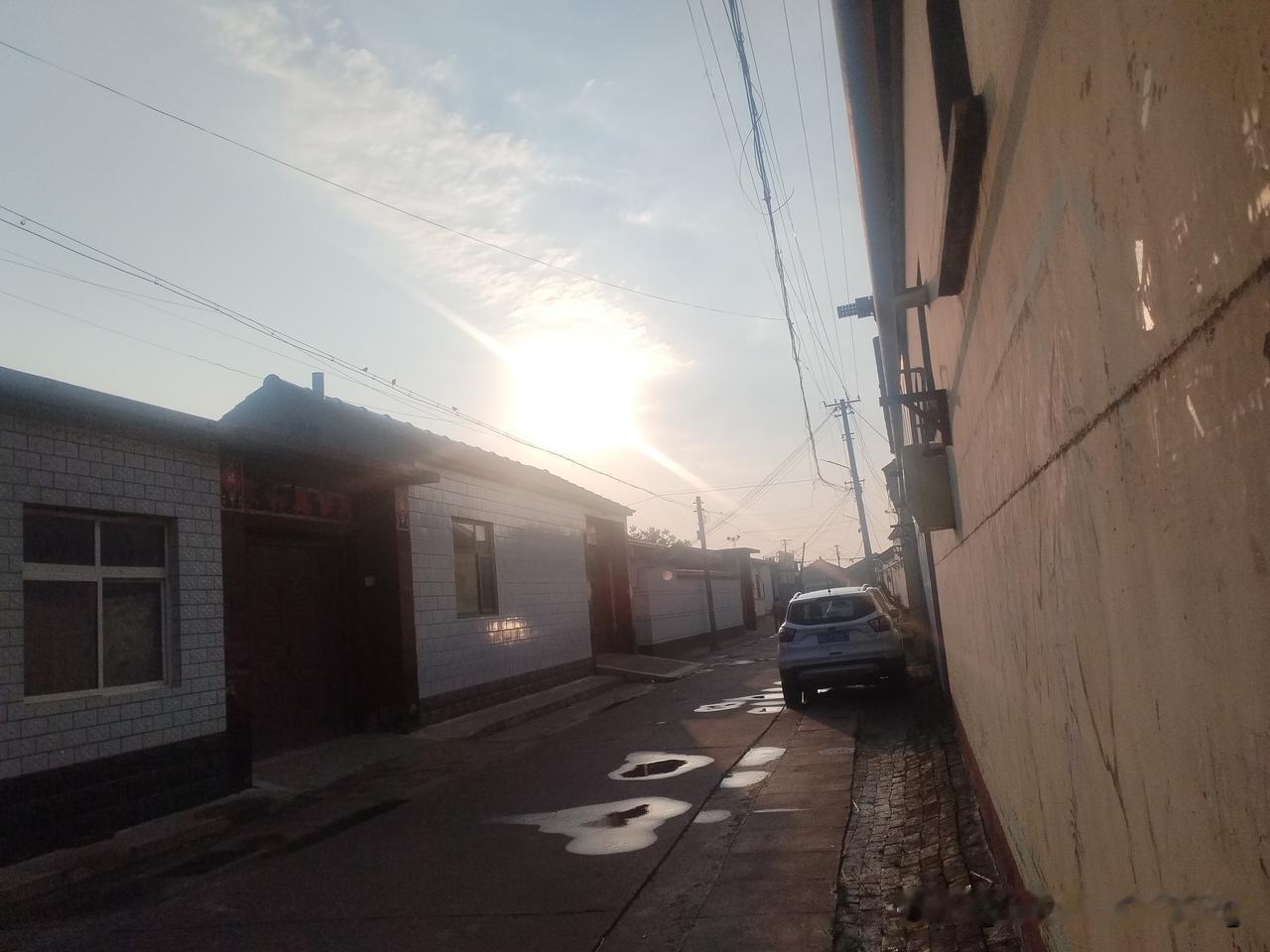 众友友早上好！
今天是6月25日星期四，日出时间4.48分，日落时间7.37分，