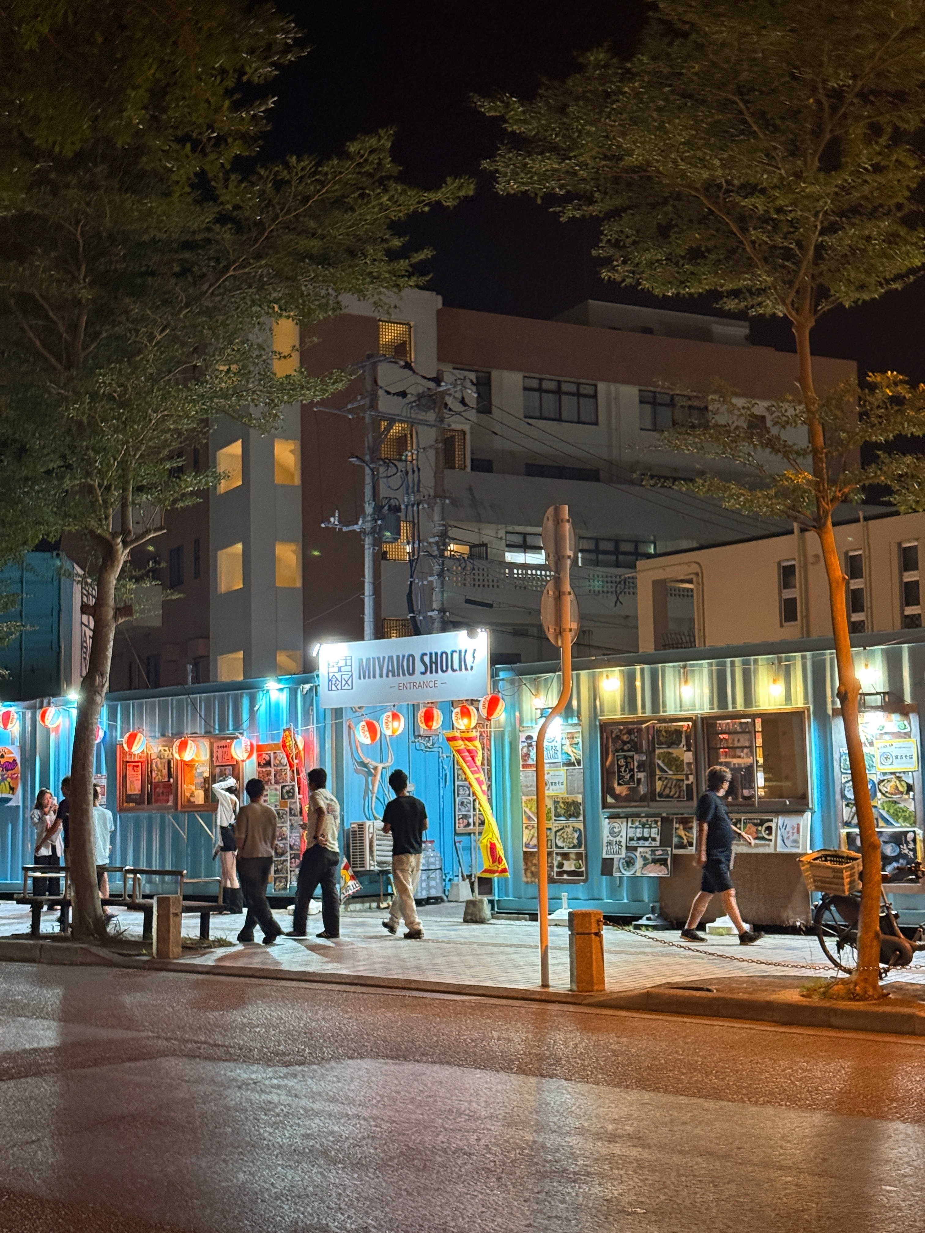 老猫的穷游记录 看完景点回酒店后突然想起来我昨天在机场便利店为了破零钱买了一大袋