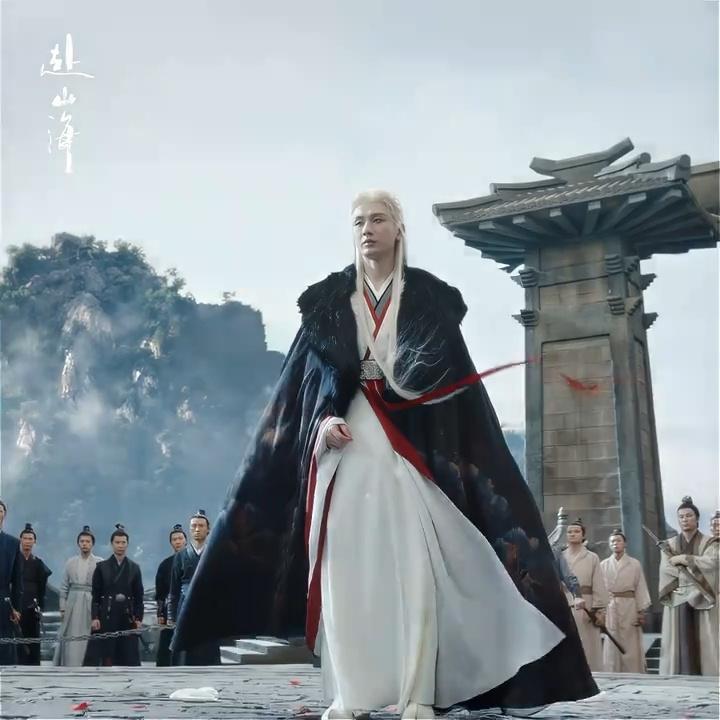 真神奇，好像白毛成毅一直比黑毛成毅帅[笑cry]，没有人能拒绝成毅的白毛。 ​​