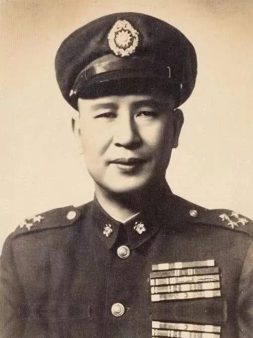 1949年，“小诸葛”白崇禧向蒋介石献策：反正打不过解放军，不如集中所有兵力，南