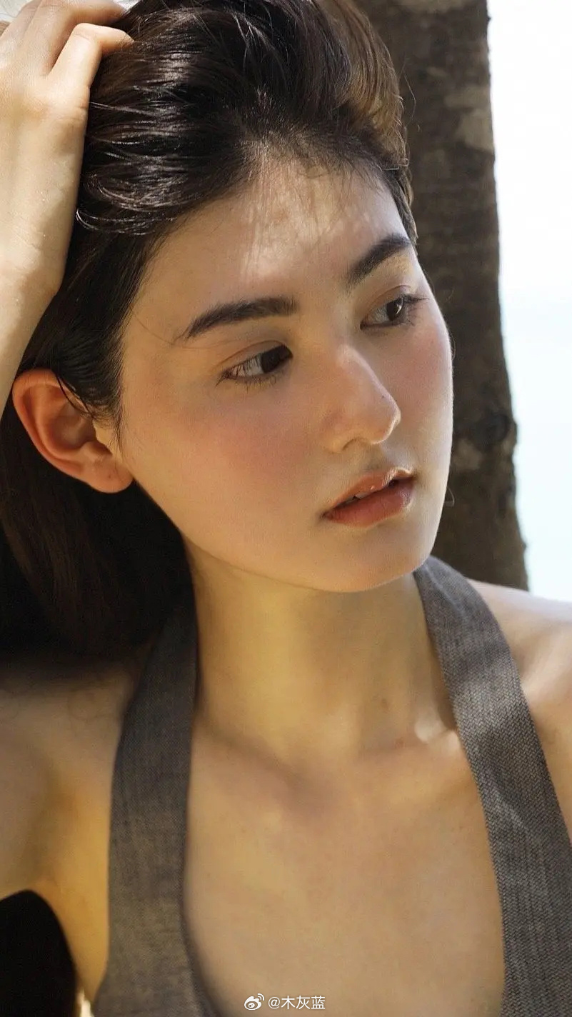易青娥的死对头楚嘉禾饰演者：韩沛颖这几张有点cos张柏芝的那个意思。99年的，毕