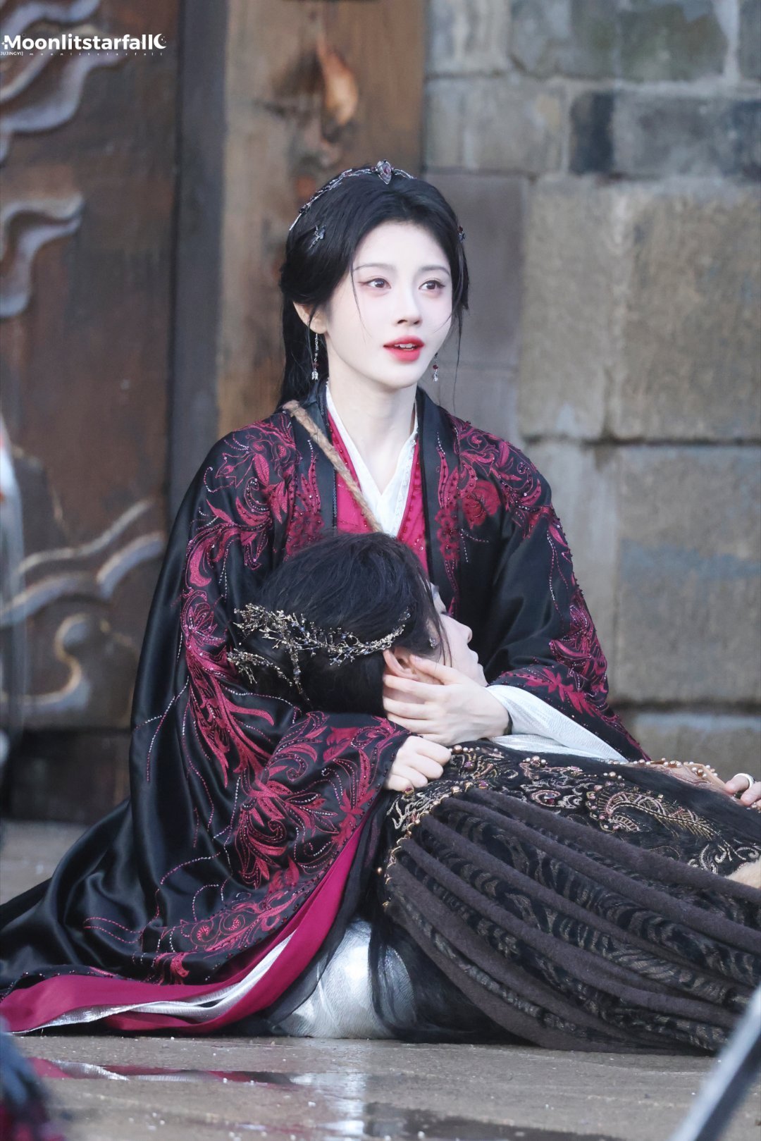 jjy鞠婧祎万花世界 jjy鞠婧祎苏绿夏 “玫瑰之所以是玫瑰，是风与光的眷顾，更