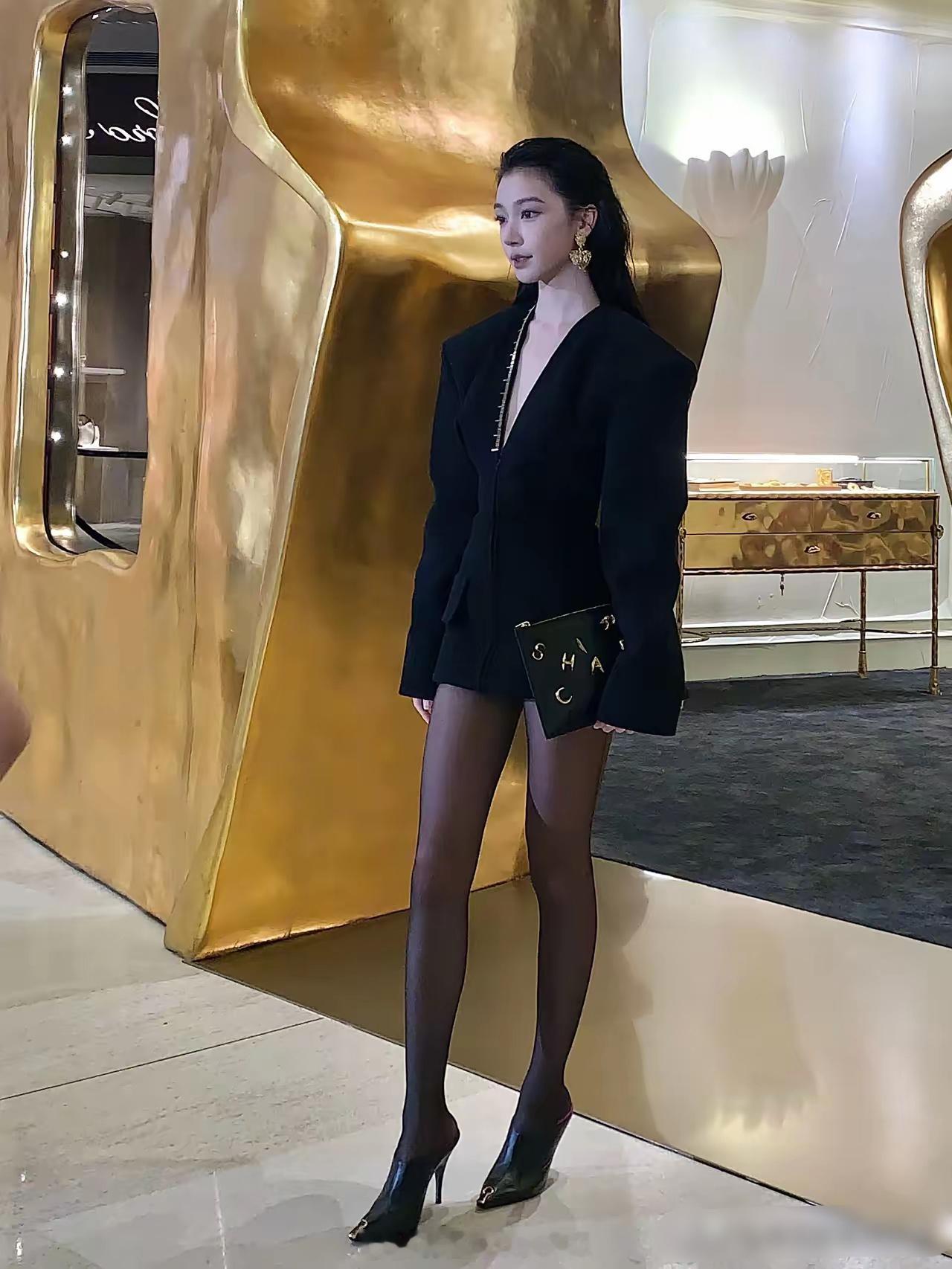 关晓彤看了都自愧不如这腿应当是无人能敌 