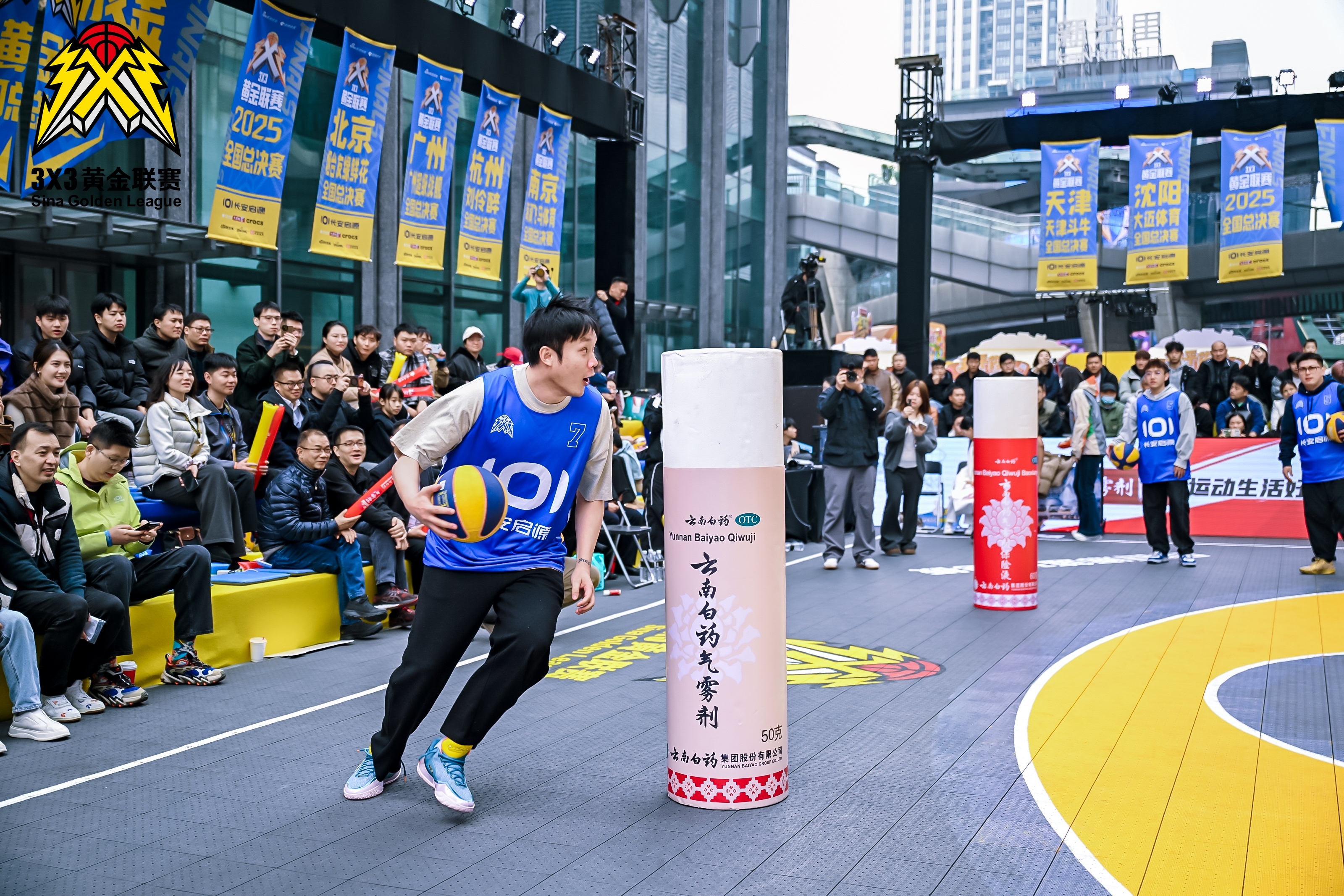 丁彦雨航空降黄金联赛现场那年丁神对阵韩国杀疯了 在黄金联赛看到了丁彦雨航，这一晃