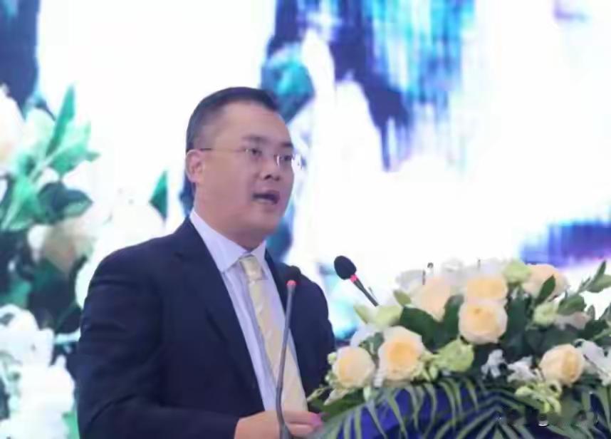 豪门子弟不靠家里？
曹晖用行动说明：
金钥匙也能当磨刀石！  

其他豪门子弟还